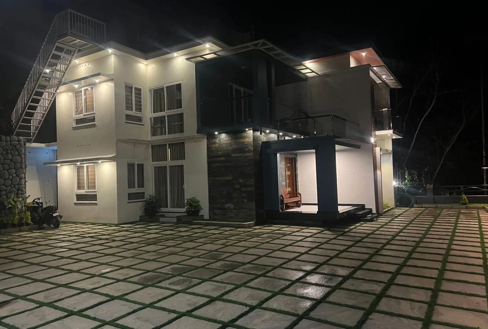 Moonlite Vista Lake View Cottage Munnar Anachal